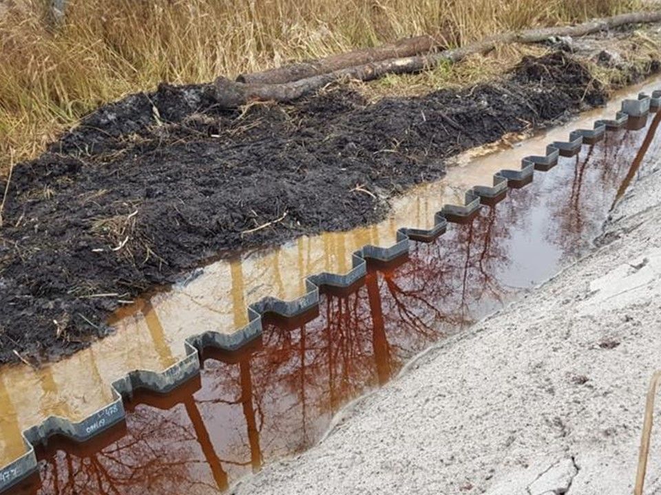 ESC Ecoseal vinyl sheet piling with integrated gasket creating watertight barrier to reduce seepage in saturated soil conditions